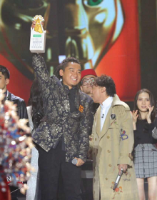 OPPO中国新歌声第二季收官 扎西平措夺冠