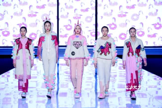 ʱ����ƽ�����ײ�ǻ�ת��֮·��SIUF���տ���������