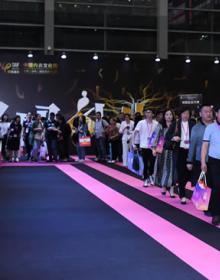 ������ҵ����˹�����佱����¡�ؾ��У�������ҵ����ҫ֮ҹ